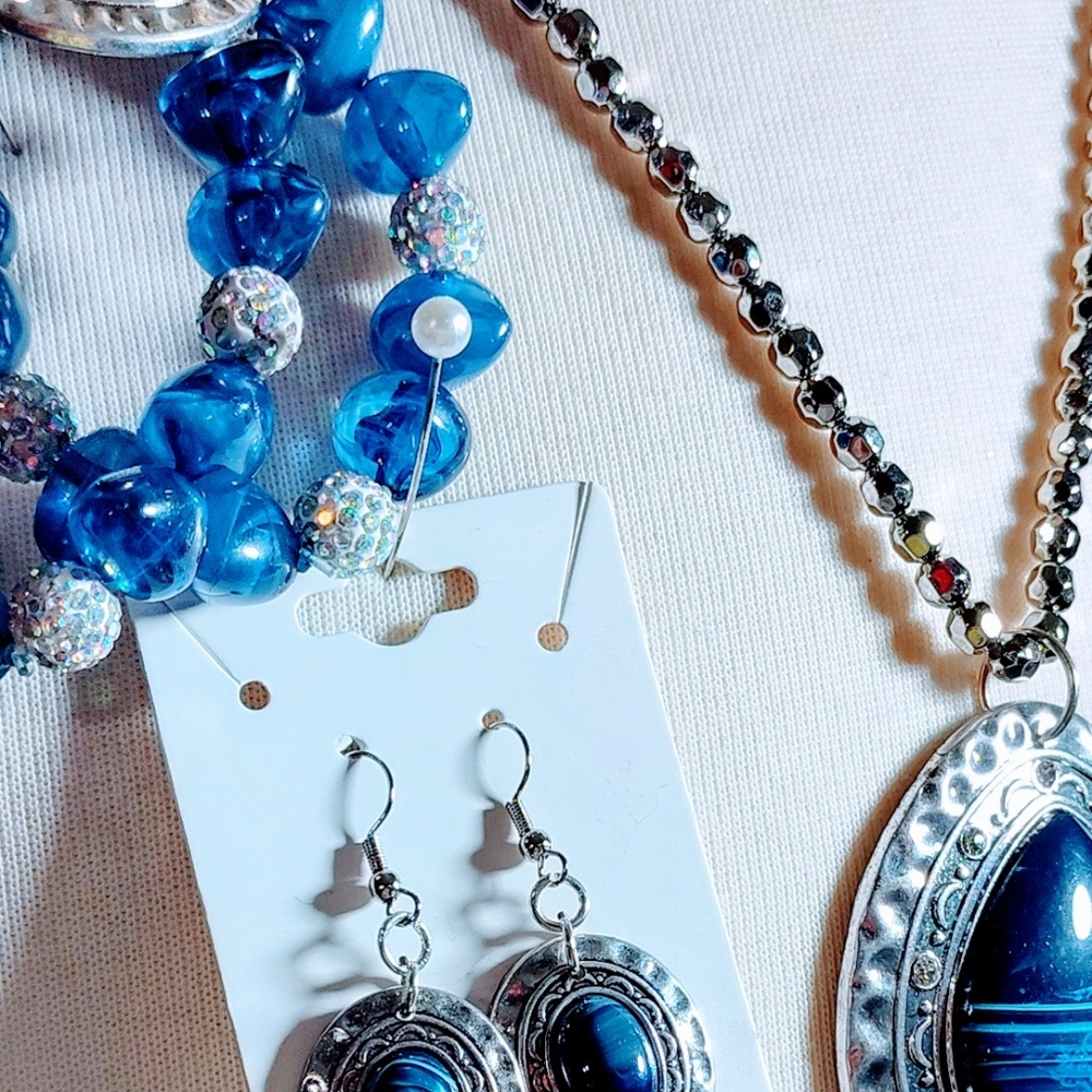 Cowgirl Western Flare Blue and Silver Tone Jewelry Set NWOT - Picture 3 of 3